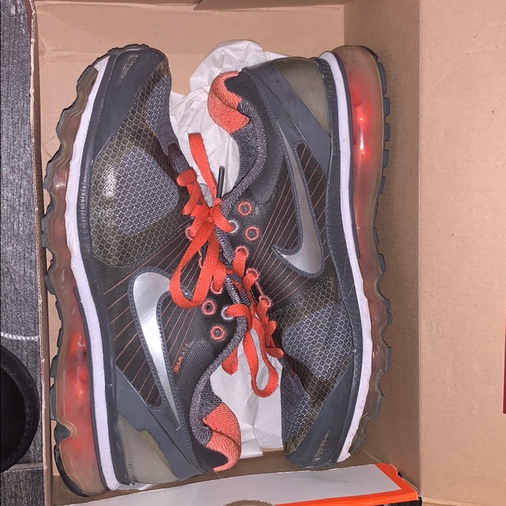 Pre owned Nike air max 2010